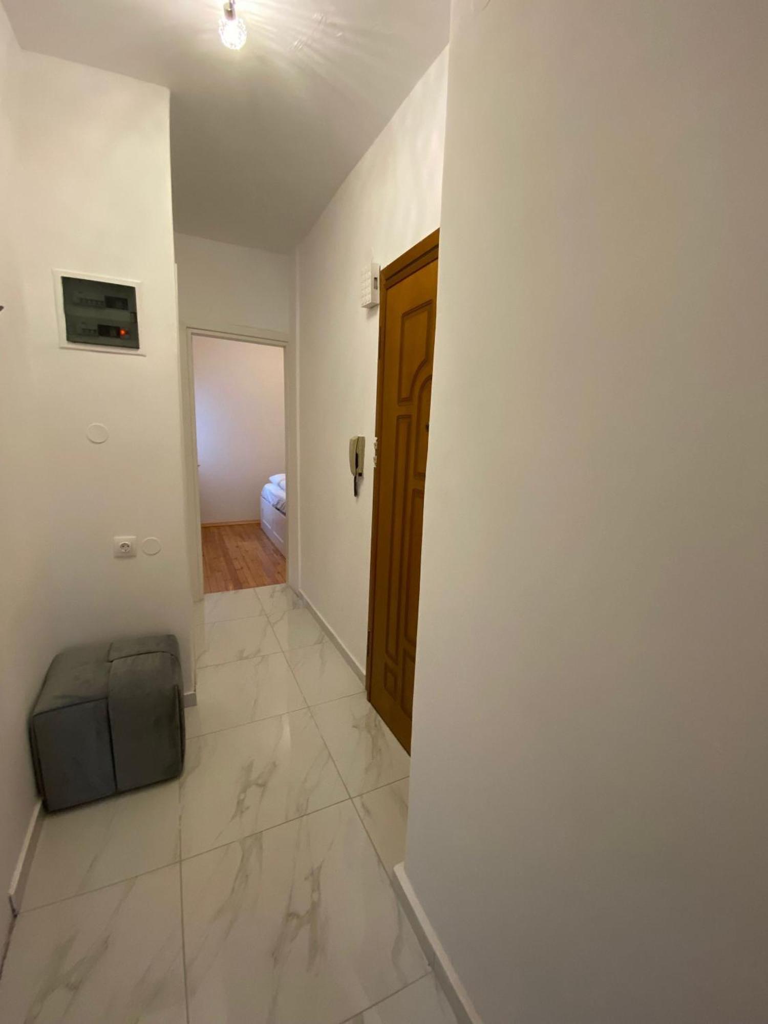 Apartment Modern, Centrally Located *