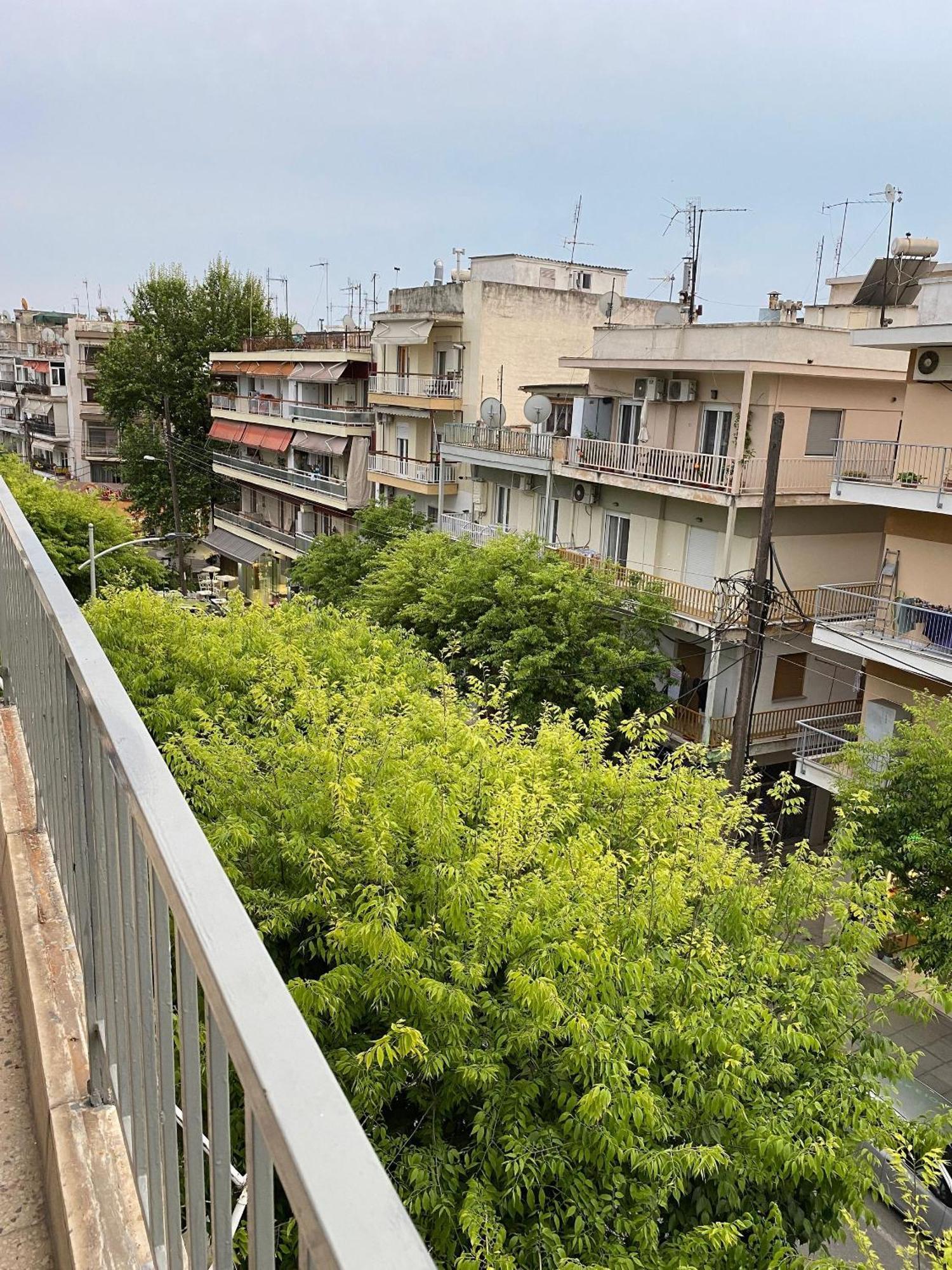 Apartment Modern, Centrally Located